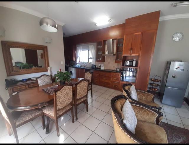 2 BEDROOM TOWNHOUSE FOR SALE IN RETIRE AT MIDSTREAM